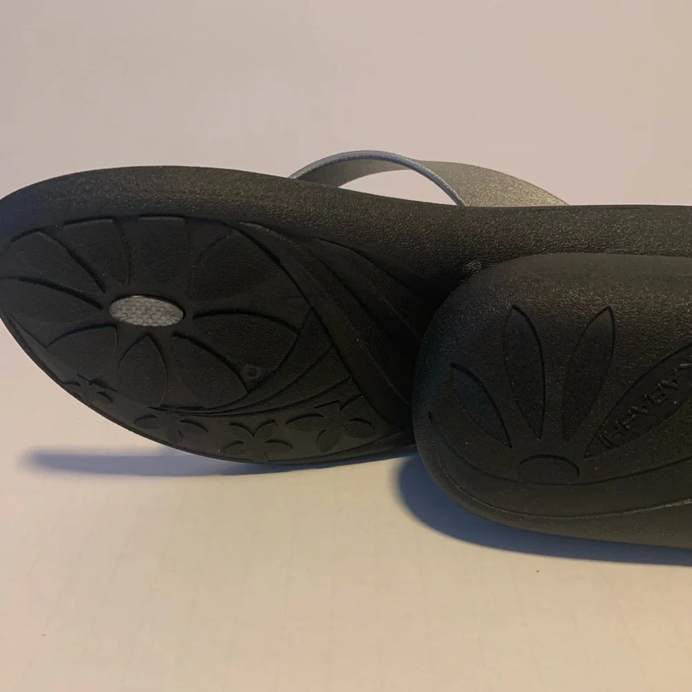 Okabashi Women’s Size LG (8.5-9) Black and Silver Rubber Flip Flops Sturdy EUC